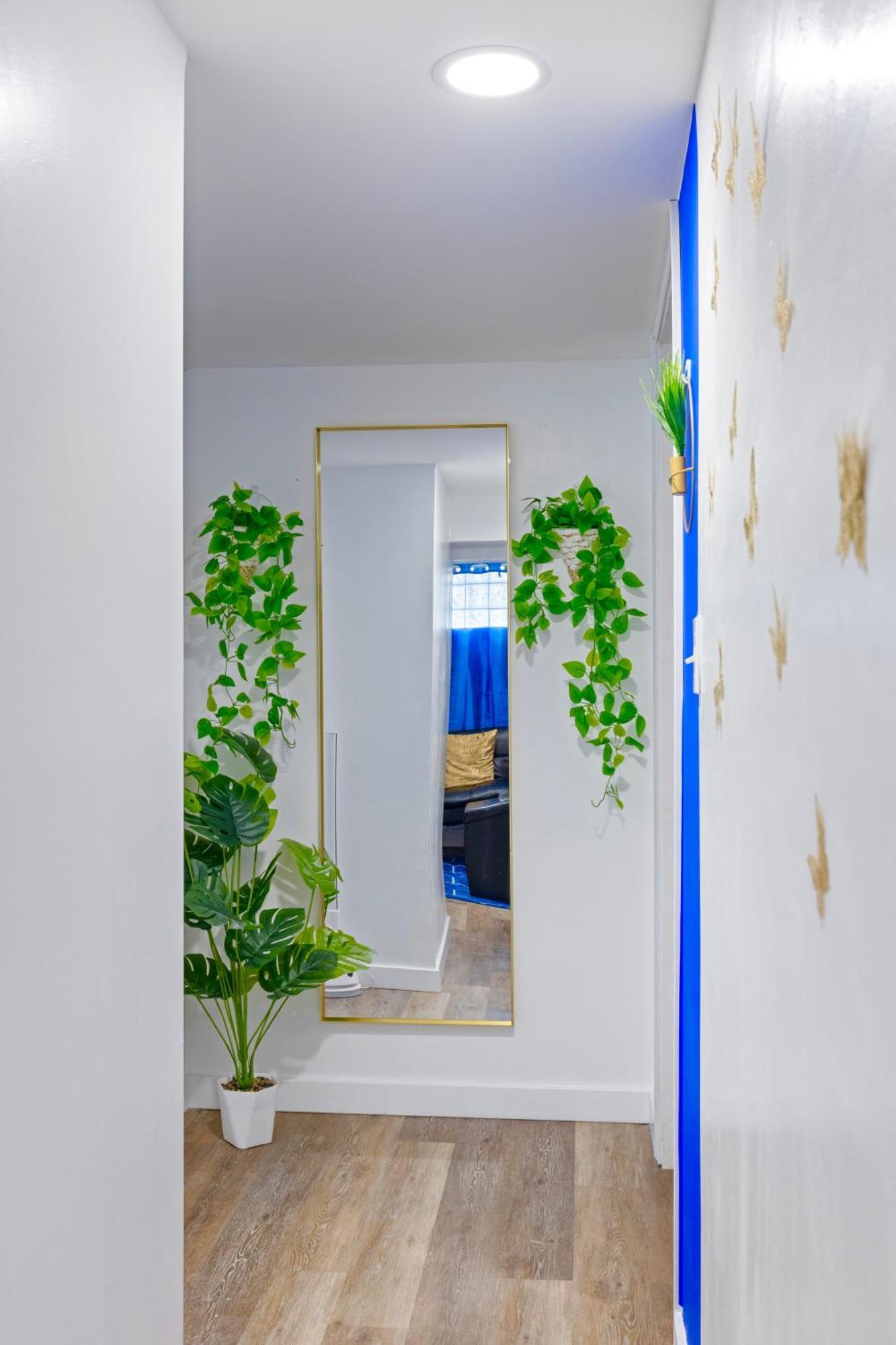 The Sapphire Haven - Your Old Brooklyn Oasis Awaits Families, Couples, Business Travelers Near Downtown With Parking, 300 Mb Wifi & Self Check-In Cleveland Habitación foto